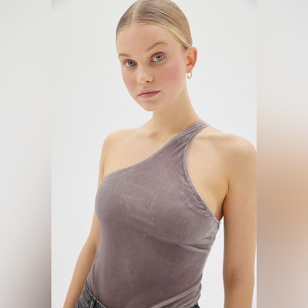 Out From Under One Shoulder Bodysuit Size Small